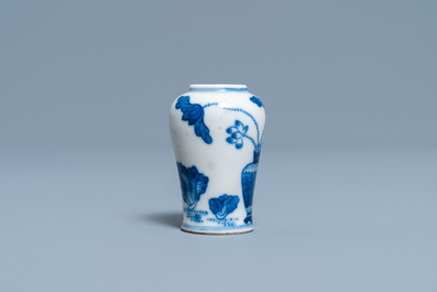 A Chinese blue and white snuff bottle, Yongzheng mark, 18/19th C.