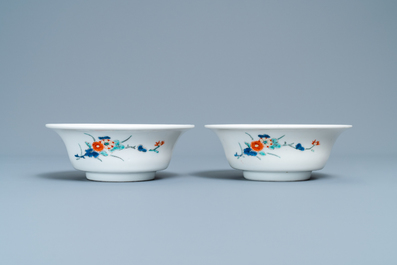 Four Japanese Kakiemon-style bowls with floral design and playing boys, Edo, 18/19th C