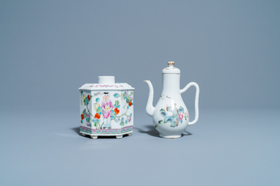 Quatre th&eacute;i&egrave;res, trois bols et une bo&icirc;te &agrave; th&eacute; en porcelaine de Chine famille rose, 19/20&egrave;me