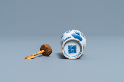 A Chinese blue and white snuff bottle, Yongzheng mark, 18/19th C.