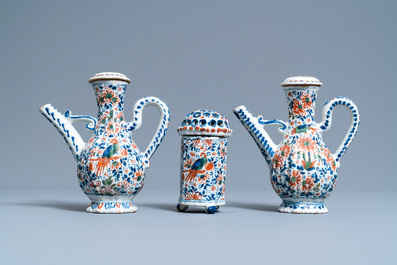 A Dutch Delft cashmere palette cruet set and shaker on stand, 1st quarter 18th C.