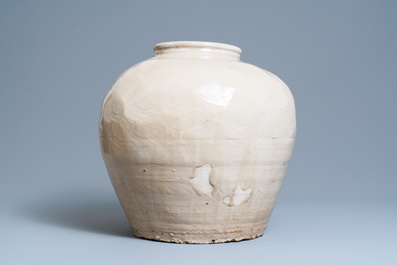 A large Chinese monochrome cream-glazed bulbous vase, 18/19th C.