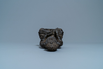 Een Chinese bronzen figuur van Boeddha, Ming