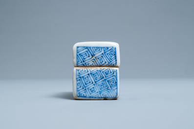 A Chinese blue and white ko-sometsuke box and cover for the Japanese market, Transitional period