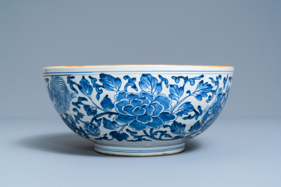 A large Chinese blue and white 'Buddhist lion' bowl, Transitional period