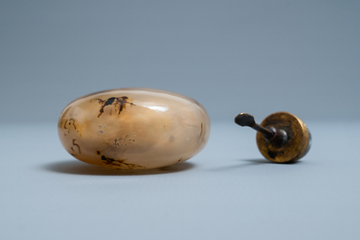 A Chinese agate snuff bottle, 19th C.