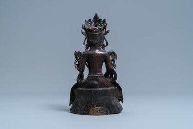 Une figure de Bouddha en bronze, Chine, Ming