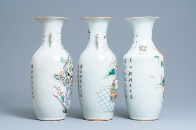 Trois vases en porcelaine de Chine famille rose, 19/20&egrave;me