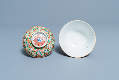 Deux bols couverts en porcelaine de Chine Bencharong pour le march&eacute; thai, Chine, 19&egrave;me