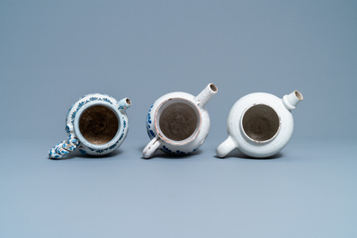 Three blue and white Dutch Delft, Nevers and Rouen wet drug jars and four jugs, 17/18th C.