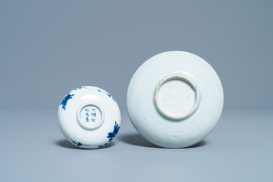 Twee Chinese blauw-witte bordjes met gedichten, Transitie periode/Kangxi