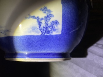 Een Chinese blauw-witte en koperrode kom met poederblauwe fondkleur, Jiajing merk, Kangxi