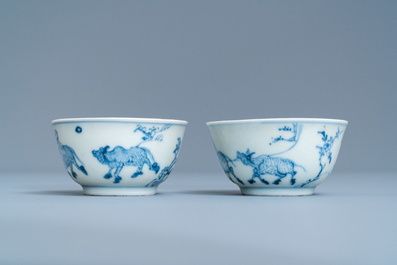 A pair of Chinese blue and white cups and saucers, Ca Mau shipwreck, Kangxi/Yongzheng