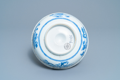 Een Chinese blauw-witte kom met reli&euml;fdecor, Kangxi