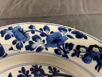 Een Chinese blauw-witte schotel met dames bij een jardini&egrave;re, Kangxi