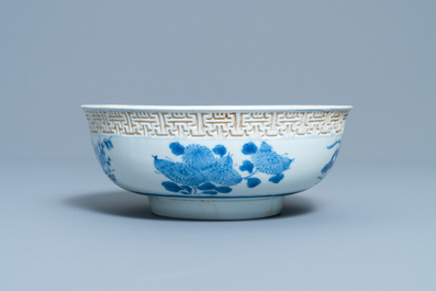 Een Chinese blauw-witte kom met reli&euml;fdecor, Kangxi