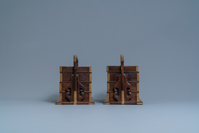Une paire de bo&icirc;tes de forme rectangulaire en bois de hongmu &agrave; trois compartiments, 19&egrave;me
