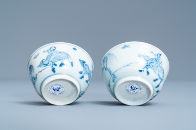 A pair of Chinese blue and white cups and saucers, Ca Mau shipwreck, Kangxi/Yongzheng