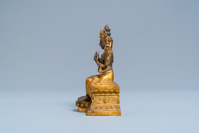 Une figure de Bouddha en bronze dor&eacute; et incrust&eacute;, Chine, 18/19&egrave;me