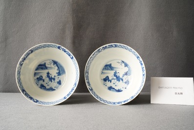 Een paar Chinese blauw-witte 'Xi Xiang Ji' kommen, Jiajing merk, Kangxi