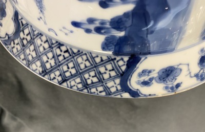 Un bol de type klapmuts en porcelaine de Chine en bleu et blanc, marque de Chenghua, Kangxi