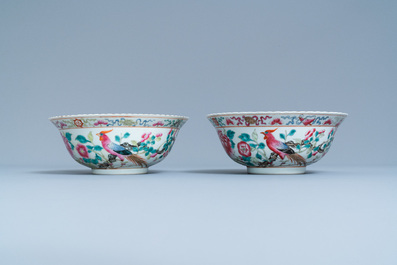 Un service de 56 pi&egrave;ces en porcelaine de Chine famille rose pour le march&eacute; Straits ou Peranakan, 19&egrave;me