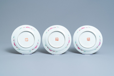 Un service de 56 pi&egrave;ces en porcelaine de Chine famille rose pour le march&eacute; Straits ou Peranakan, 19&egrave;me