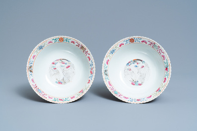 Un service de 56 pi&egrave;ces en porcelaine de Chine famille rose pour le march&eacute; Straits ou Peranakan, 19&egrave;me