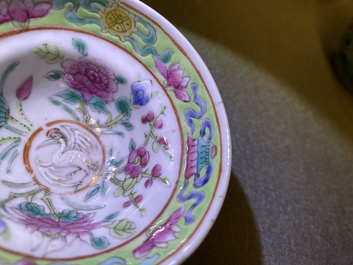 Trois bols en porcelaine de Chine famille rose pour le march&eacute; Straits ou Peranakan, 19&egrave;me