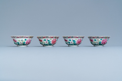 Un service de 56 pi&egrave;ces en porcelaine de Chine famille rose pour le march&eacute; Straits ou Peranakan, 19&egrave;me