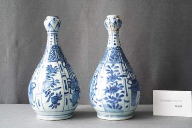 A pair of Chinese blue and white garlic-mouth bottle vases, Wanli