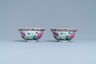 Een 56-delig Chinees famille rose servies voor de Straits of Peranakan markt, 19e eeuw