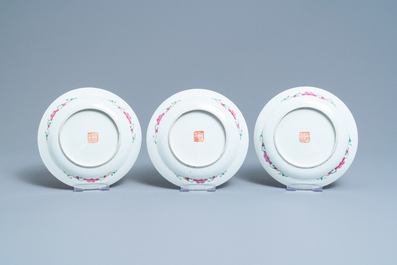 Un service de 56 pi&egrave;ces en porcelaine de Chine famille rose pour le march&eacute; Straits ou Peranakan, 19&egrave;me