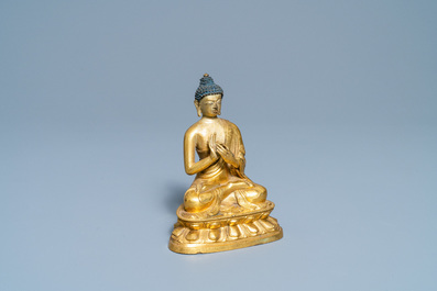 A Chinese gilt bronzen figure of Buddha, Kangxi