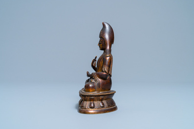 A Sino-Tibetan gilt bronze figure of a lama, 18/19th C.