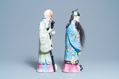 Twee grote Chinese famille rose figuren van sterrengoden, 19e eeuw
