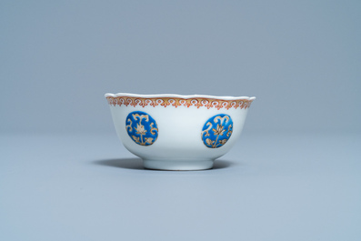 Une tasse et soucoupe en porcelaine de Chine famille rose &agrave; d&eacute;cor de Liu Hai, Yongzheng