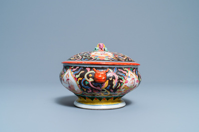 A Chinese Thai market Bencharong bowl and cover, 19th C.