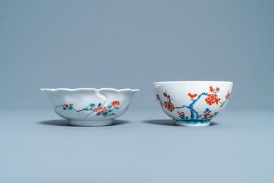 Deux bols et une coupe en porcelaine de style Kakiemon, Japon, Edo