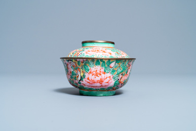 A Chinese Thai market Bencharong bowl and cover, 19th C.