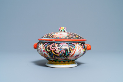 A Chinese Thai market Bencharong bowl and cover, 19th C.