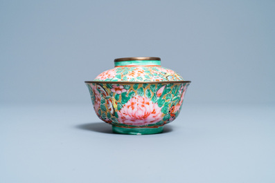 A Chinese Thai market Bencharong bowl and cover, 19th C.