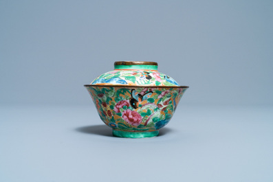 A Chinese Thai market Bencharong bowl and cover, 19th C.