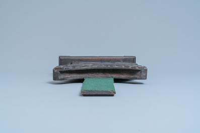 Huit supports de plats en bois sculpt&eacute;, Chine, 19/20&egrave;me