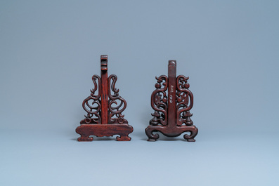 Trois supports d'&eacute;crans de table en bois sculpt&eacute;, Chine, 19&egrave;me