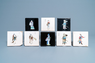 Acht tegels met decors van Chinese figuren, Makkum, 20e eeuw