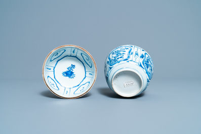 Cinq bols en porcelaine de Chine en bleu et blanc de type kraak, Wanli