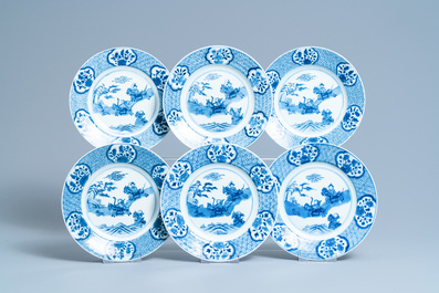 Een uitgebreid Chinees blauw-wit servies met jachtdecor, 18/19e eeuw