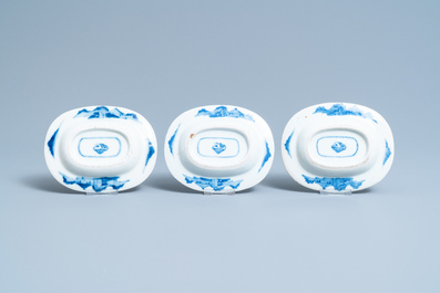 Een uitgebreid Chinees blauw-wit servies met jachtdecor, 18/19e eeuw