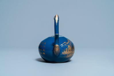 Une th&eacute;i&egrave;re en porcelaine de Chine &agrave; d&eacute;cor dor&eacute; sur fond bleu, marque et &eacute;poque de Qianlong